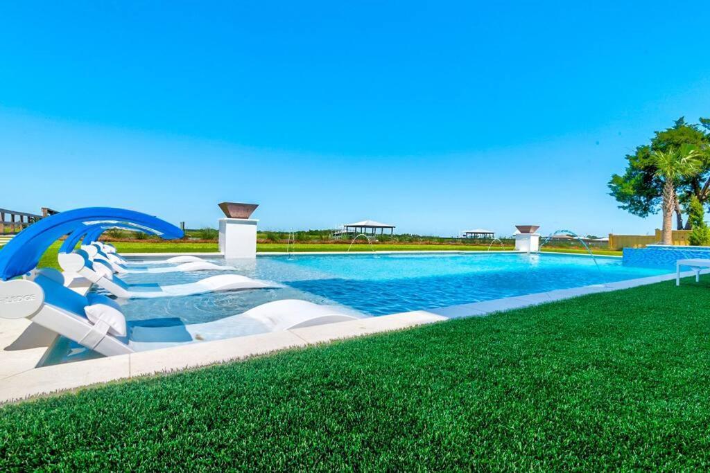 New Waterfront Home With Deep Water Dock Isle of Palms Bagian luar foto