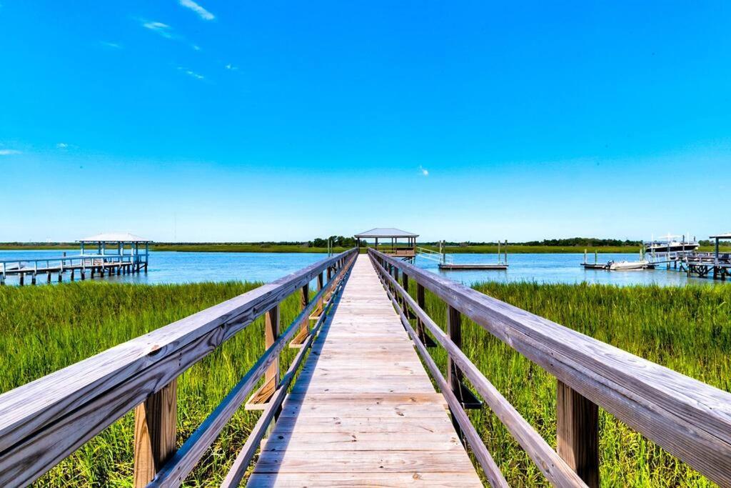 New Waterfront Home With Deep Water Dock Isle of Palms Bagian luar foto