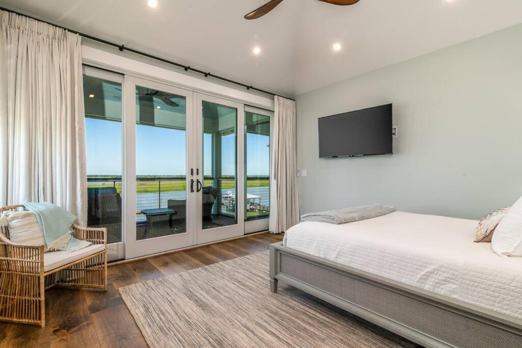 New Waterfront Home With Deep Water Dock Isle of Palms Bagian luar foto