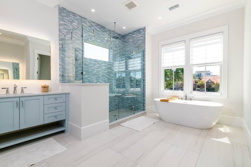 New Waterfront Home With Deep Water Dock Isle of Palms Bagian luar foto