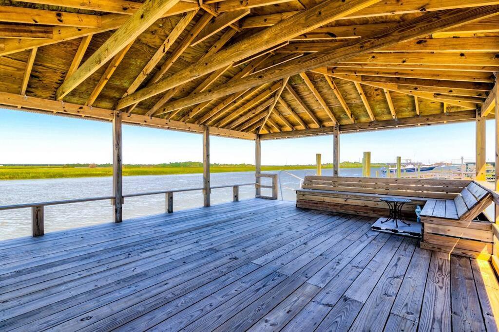 New Waterfront Home With Deep Water Dock Isle of Palms Bagian luar foto